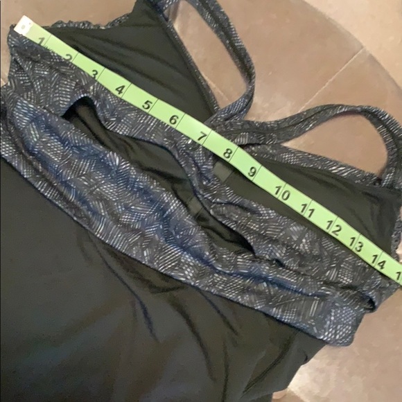 Lululemon wrap it up dark green criss cross tank - Picture 9 of 9